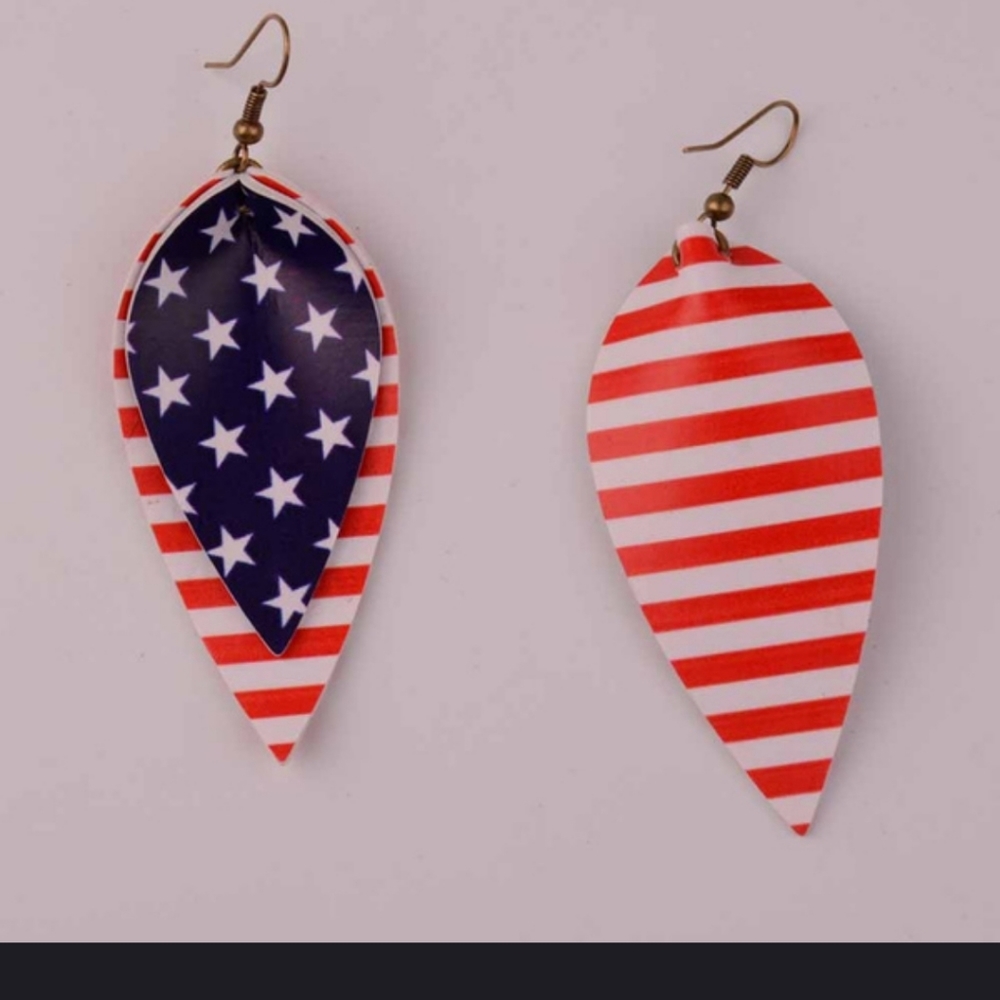 🇺🇸🇺🇸Super Cute American Flag dangle earrings